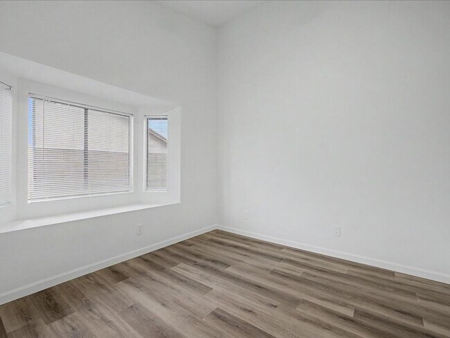 Building Photo - 3 bedroom, 2 bath, Garage