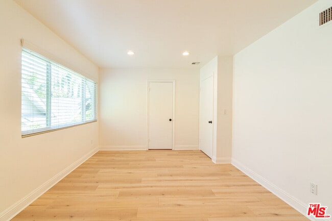 Building Photo - 4220 Towhee Dr