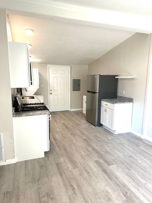 Building Photo - Charming Completely Remodeled Ranch