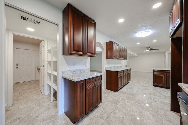 Building Photo - 2851 E Acoma Dr
