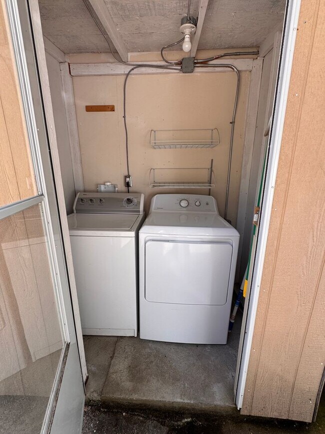 Building Photo - 231 Foresthill Ave