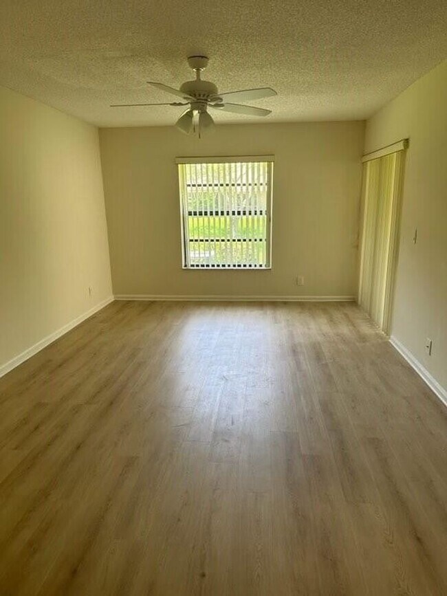 Building Photo - 406 Buttonwood Pl