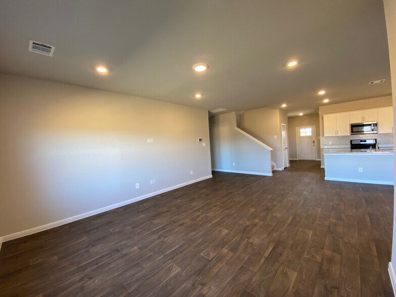 Building Photo - 154 Solitude Dr