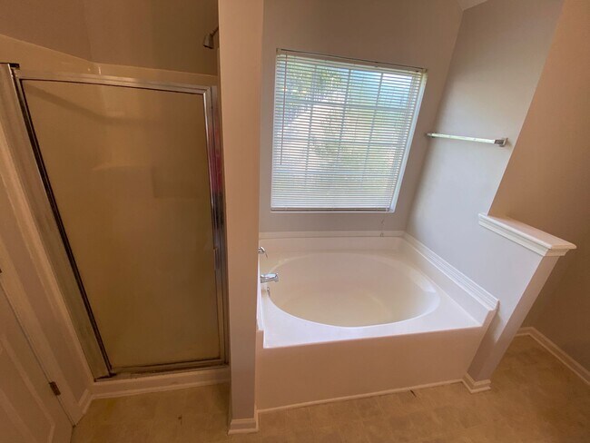 Building Photo - Pristine home located in Linda Vista!