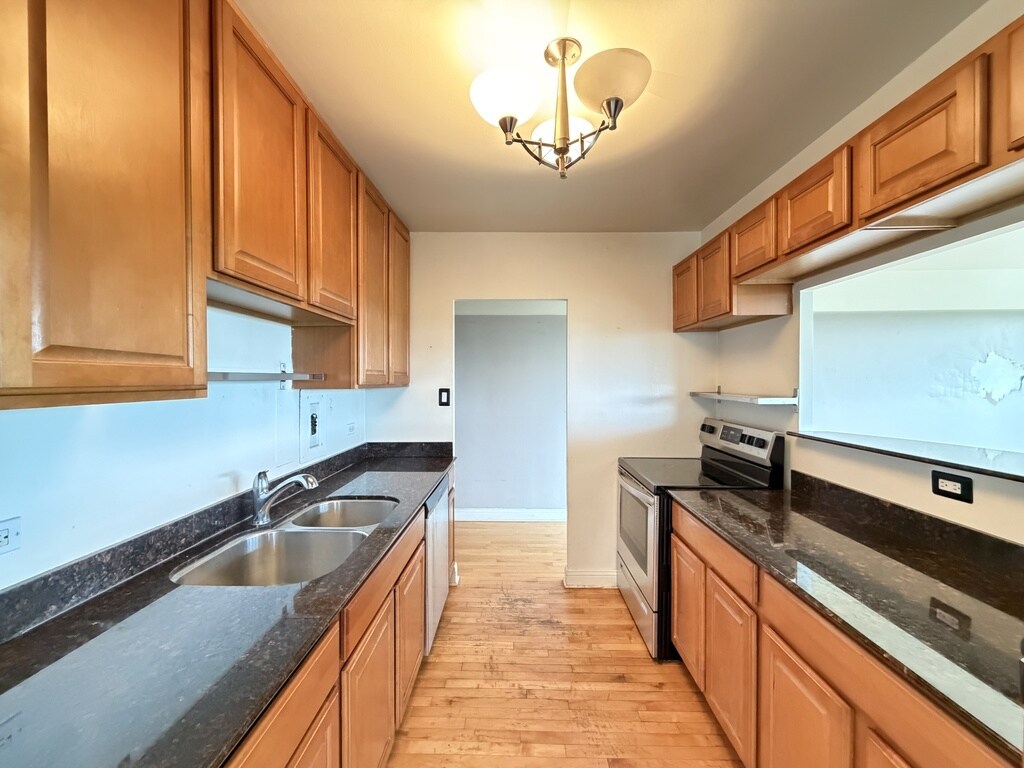 Building Photo - 4180 N Marine Dr