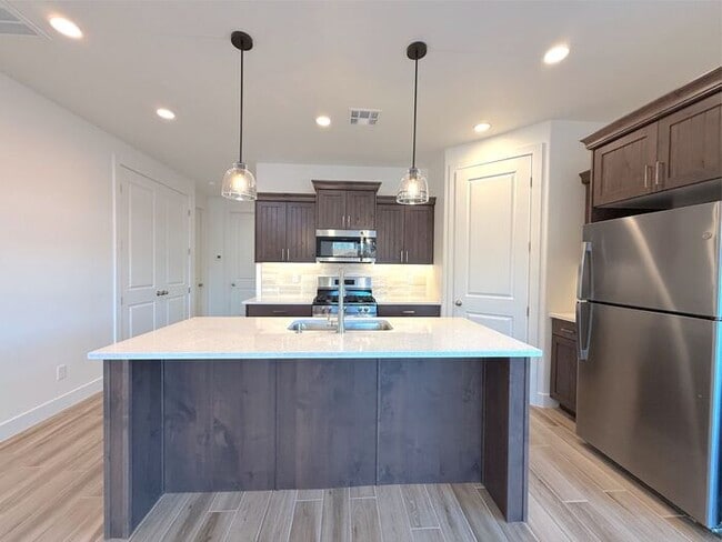 Building Photo - New 3 bed, 2 bath home with two car garage