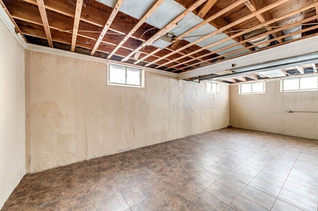 Building Photo - Charming 3-Bedroom Home with Garage, Basement & Fenced Backyard