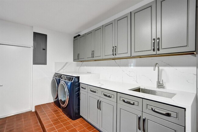 Building Photo - 5361 SW 7th St