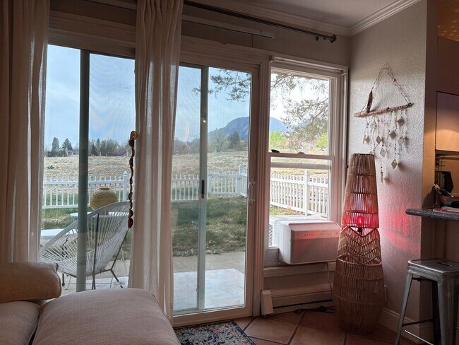 Building Photo - One Bedroom Condo Walking Distance to CU with Fenced Backyard and Flatiron Views!