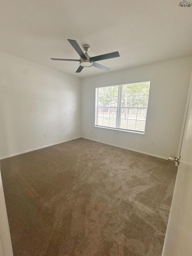 Building Photo - 4318 Hillsboro