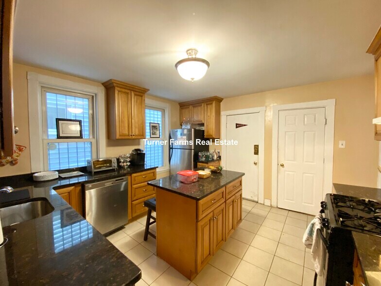 Building Photo - 8 Eldora St