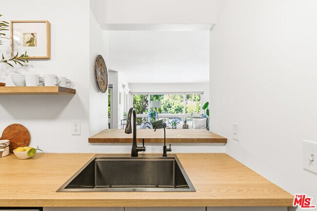 Building Photo - 5625 Green Valley Cir