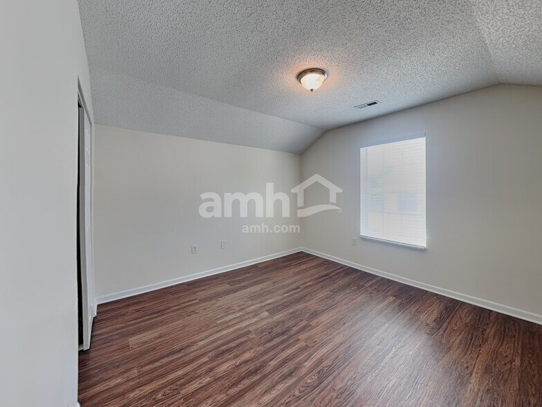 Building Photo - 8935 Hedge Maple Rd