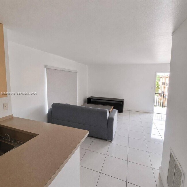 Building Photo - 7151 Miami Lakes Dr