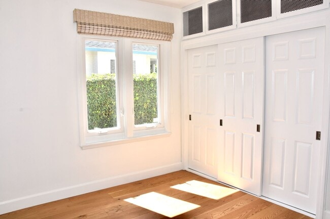 Building Photo - Beautiful spacious Home