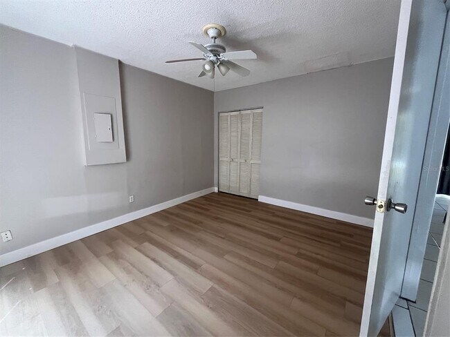 Building Photo - 214 Bluefield Ave