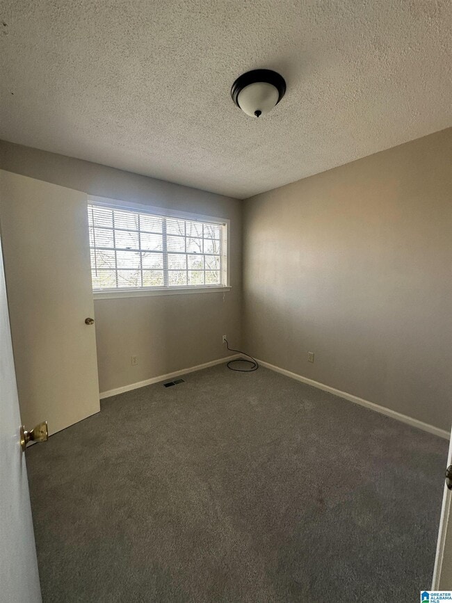 Building Photo - 839 Linbard Ln