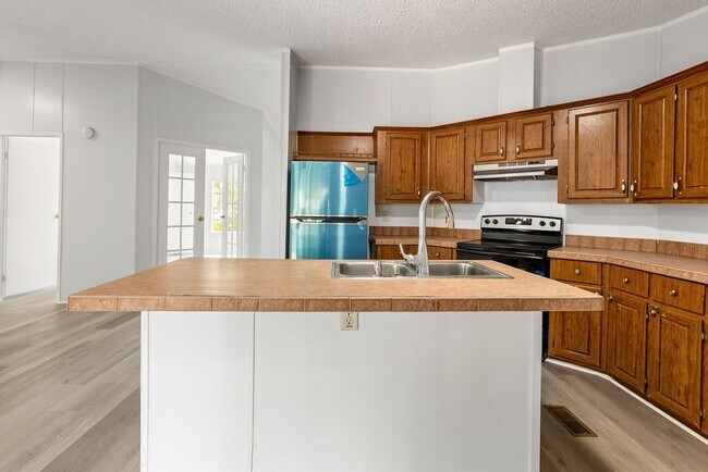 Building Photo - 16474 N Emerson Cir