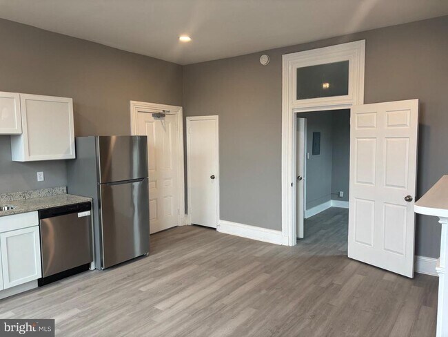 Building Photo - 2124 Maryland Ave