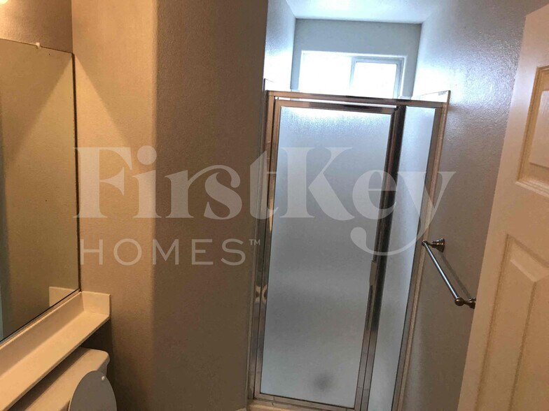 Building Photo - 8041 Hilliard Ave