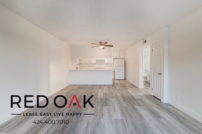 Building Photo - 10133 Pinewood Ave