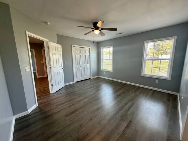 Building Photo - 960 Mayfield Dr