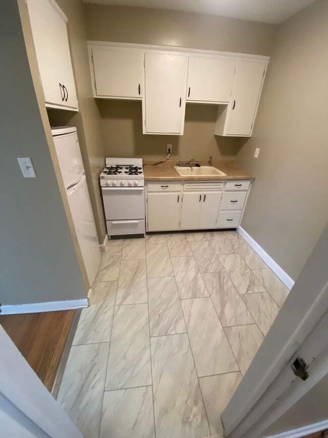 Building Photo - 1 Bedroom- Grandview Area