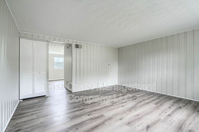 Building Photo - 902 Catawba Ct