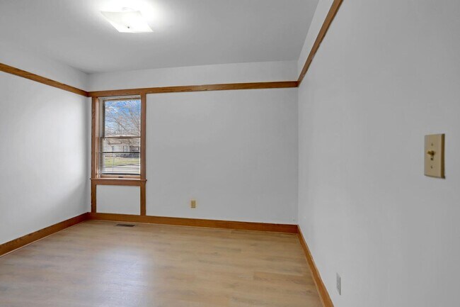 Building Photo - 206 W William St