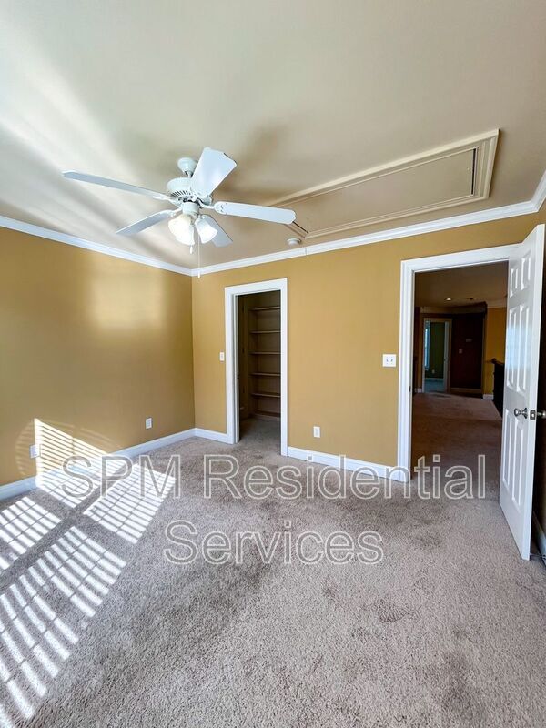 Building Photo - 726 Wine Cellar Cir