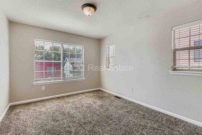 Building Photo - 8210 E 29th Ave