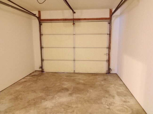 Building Photo - 3527-3529 Prescott Dr.