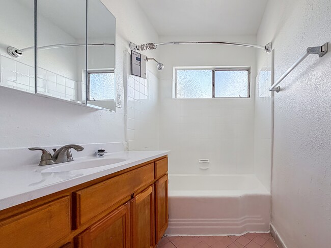 Building Photo - 4024 Palmwood Dr