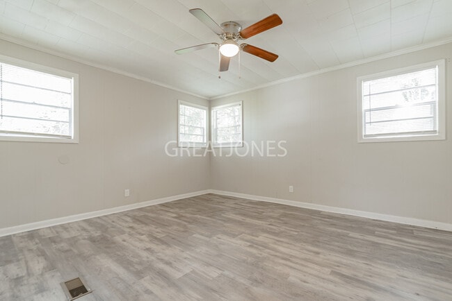 Building Photo - 218 N Lee St