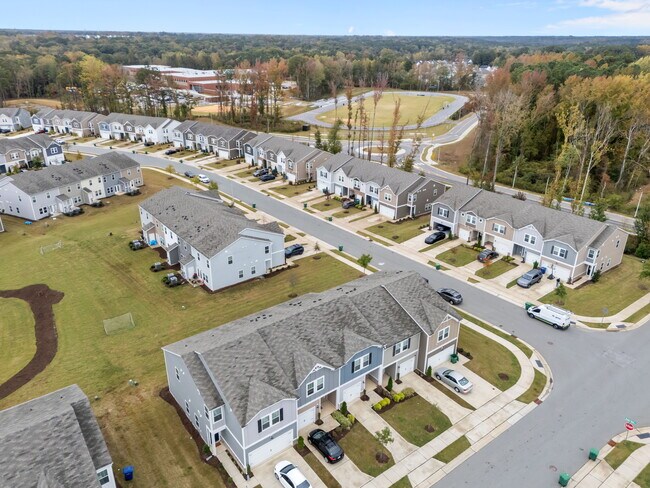 Building Photo - 929 Clearhaven Ln