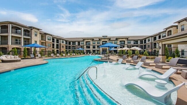 Building Photo - 2001 Presidio Vista Dr