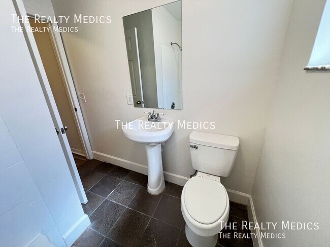 Building Photo - 1118 Tuskegee St