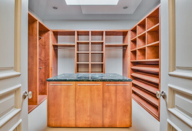 Building Photo - 200 Aspen Rd