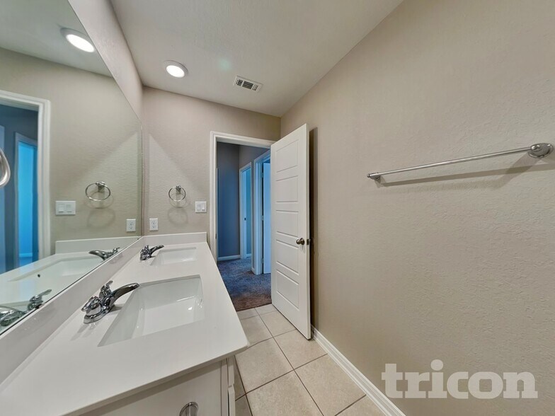 Building Photo - 13547 Emerson Wy