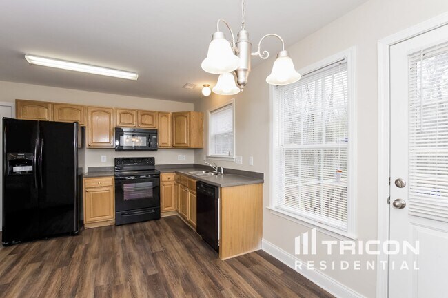 Building Photo - 2457 Terra Dr