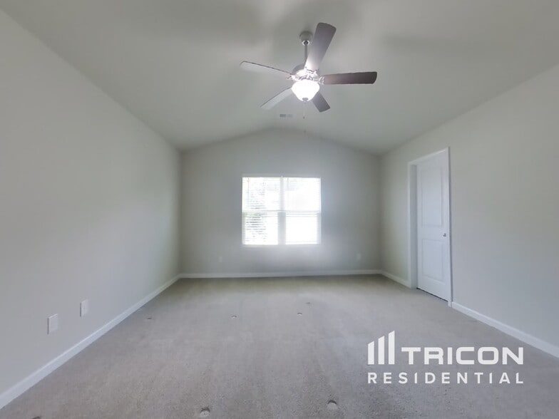 Building Photo - 1008 Ainsley Creek Dr