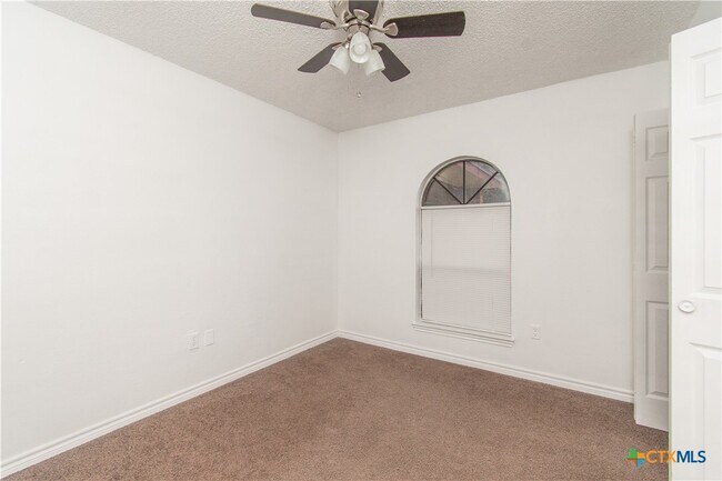 Building Photo - 2407 Lago Trail