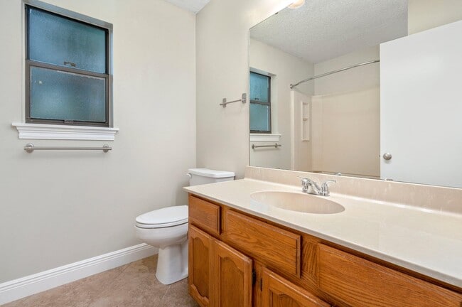 Building Photo - 2901 Alpine Pl