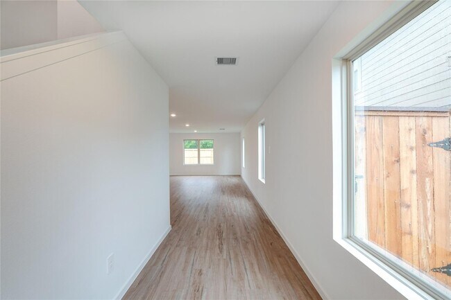 Building Photo - 17914 Becker Lndg Dr