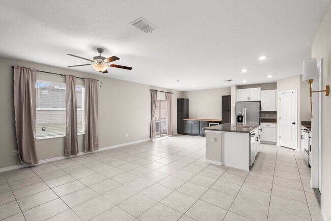 Building Photo - LIKE NEW Home For Rent in Sun City!