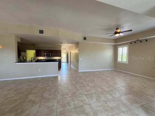 Building Photo - 606 Wells Ct