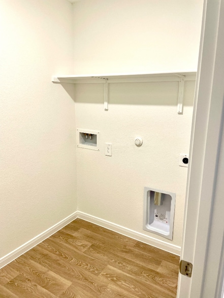 Building Photo - 320 Yosemite Dr