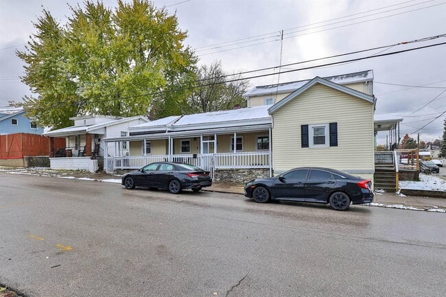 Building Photo - 142 4th Ave