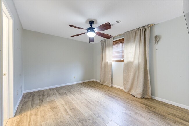 Building Photo - 16019 Fathom Ln