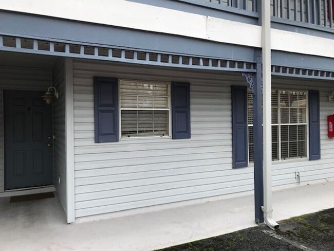 Building Photo - Waterfront Community  Downstairs Condo